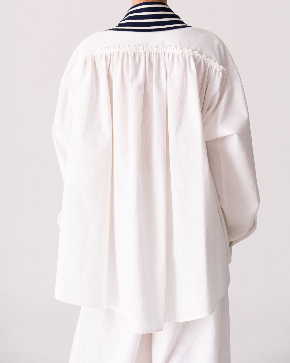 LA BLOUSE ROUMAINE