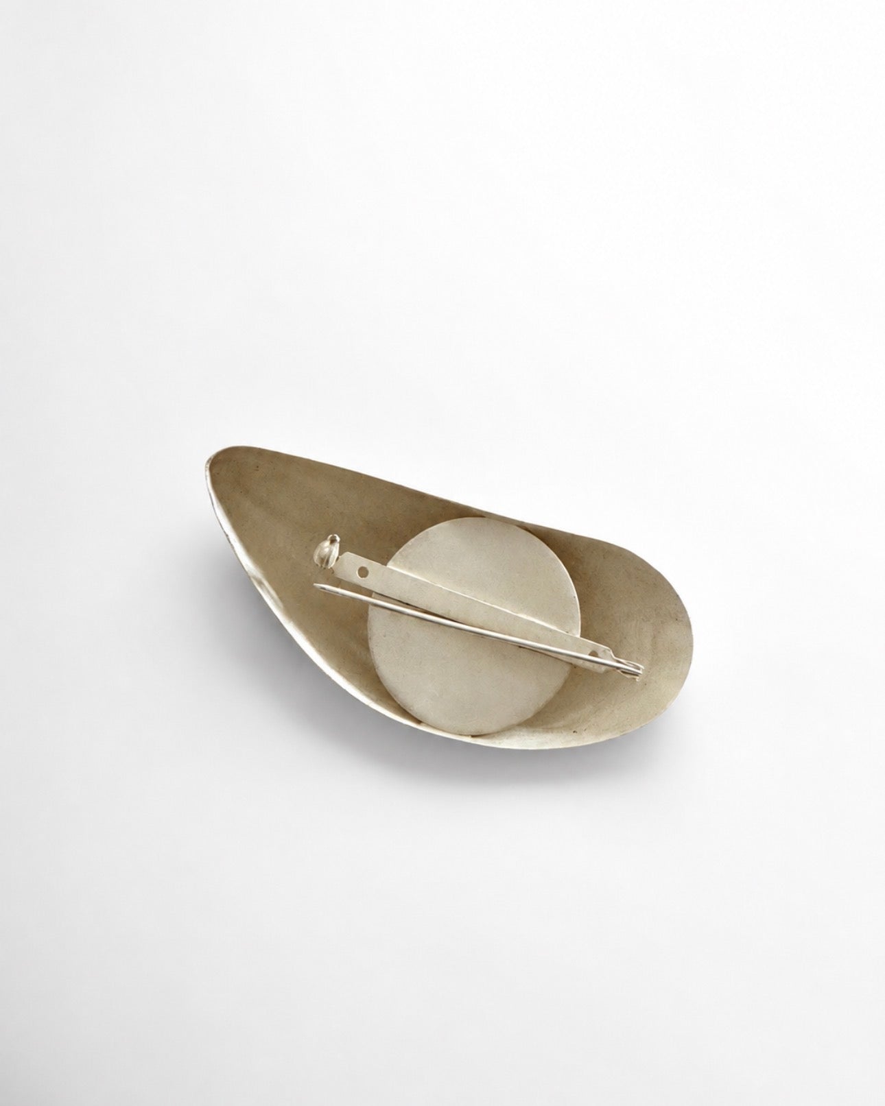 MUSSLE BROOCH