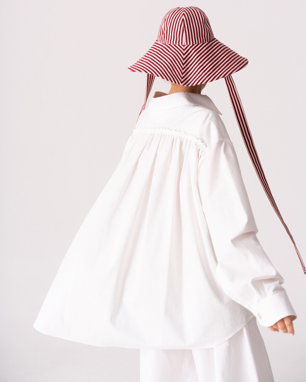 LA BLOUSE ROUMAINE
