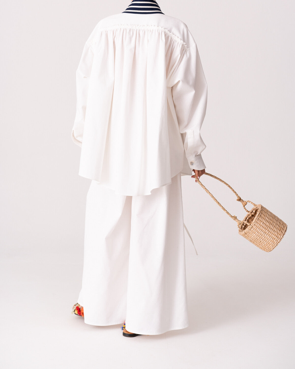 LA BLOUSE ROUMAINE